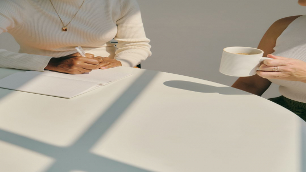 【未経験OK】共済制度で不安解消！安心して介護の仕事を始める方法